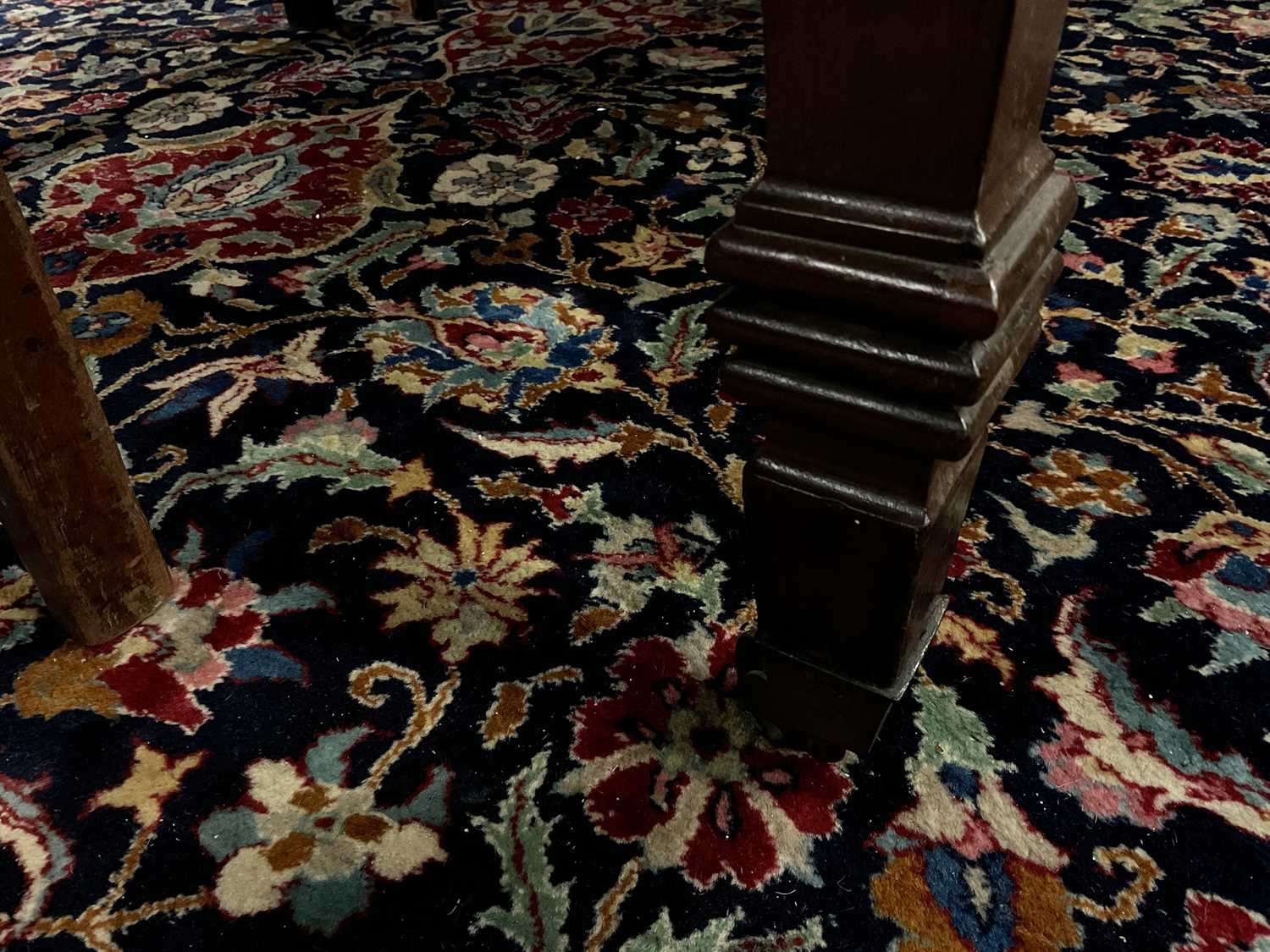 19th century mahogany concertina action extending dining table with three extra leaves - Image 7 of 9