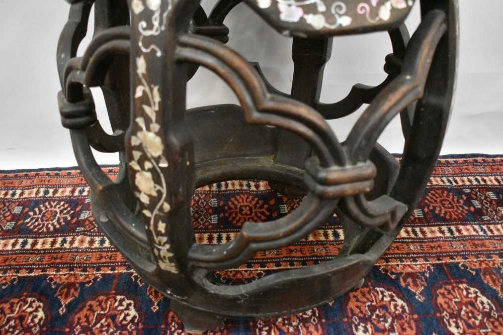 19th century Chinese garden seat with marble top and mother of pearl inlay - Image 8 of 9