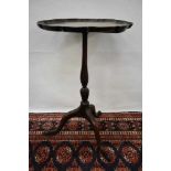 Georgian mahogany wine table with piecrust top