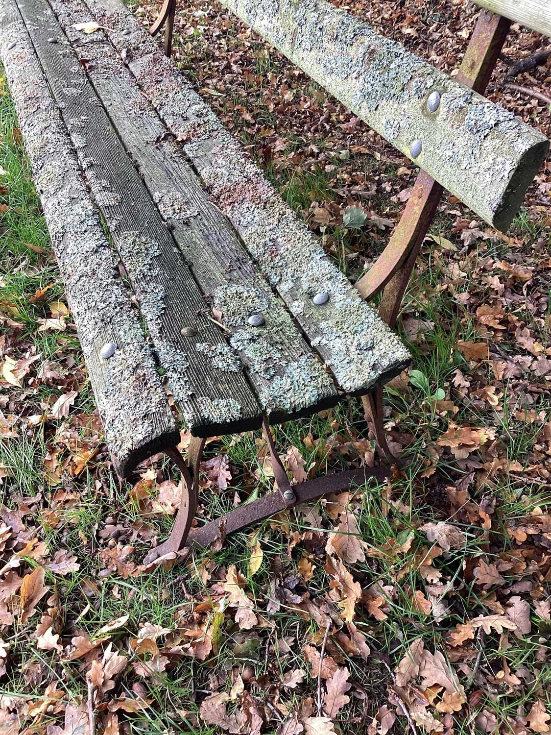 Set of three very long antique slatted and cast iron benches, on scrolled supports, 245cm long - Image 16 of 20