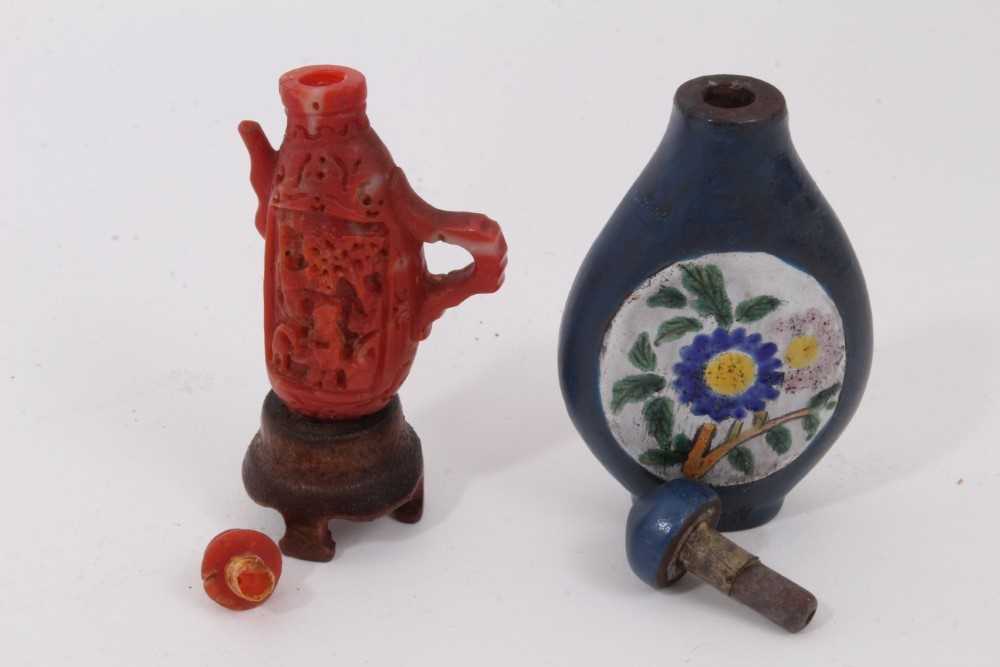 Small collection of Chinese ceramic and glass snuff bottles, together with a Chinese bronze figural - Image 9 of 10