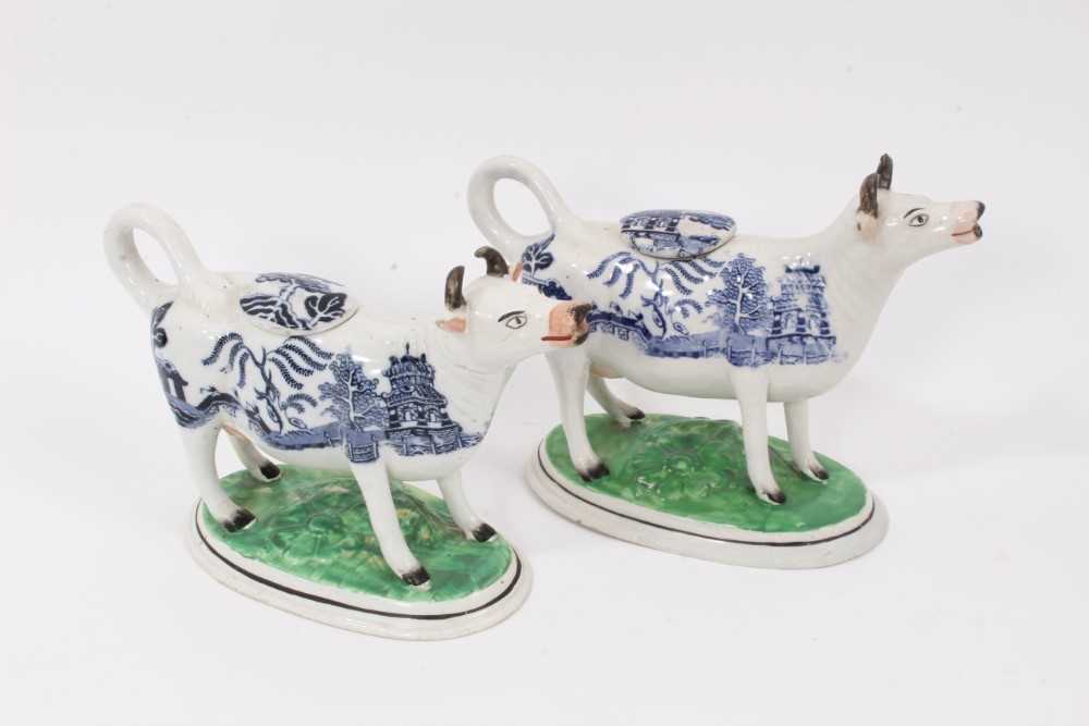 A pair of 19th century Staffordshire pottery Willow pattern cow creamers - Image 3 of 5