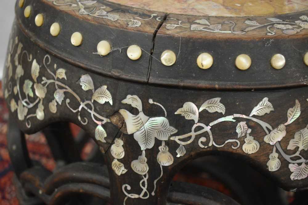 19th century Chinese garden seat with marble top and mother of pearl inlay - Image 6 of 9