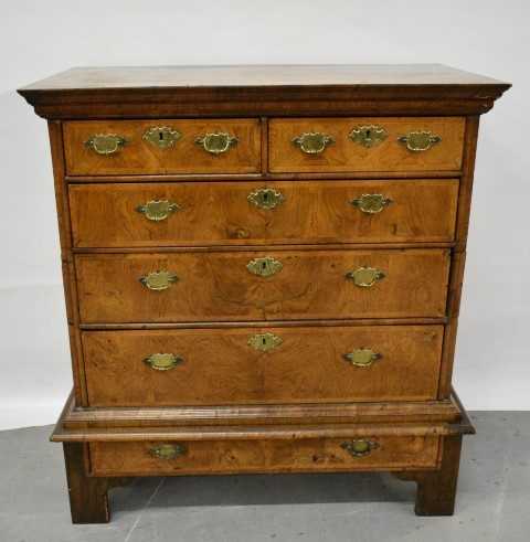 Early 18th century walnut and feather banded chest on stand - Image 2 of 10