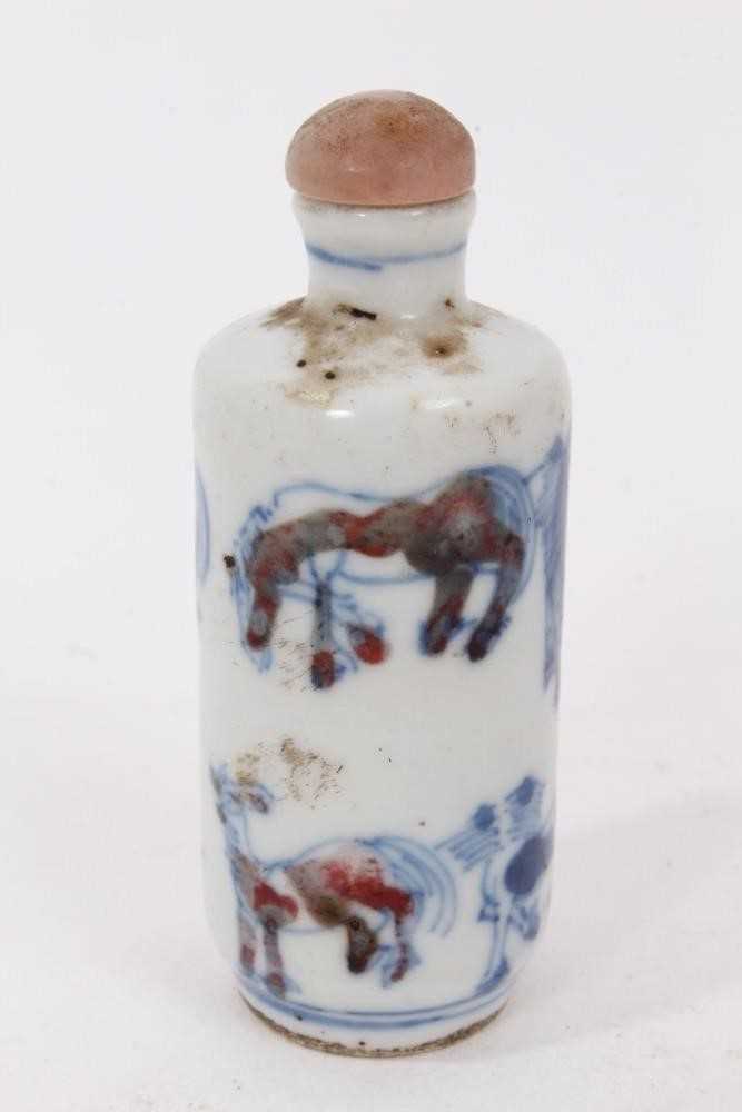 Chinese porcelain snuff bottle, decorated with horses, 7cm high - Image 3 of 6