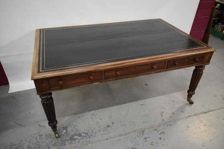 Large 19th century library table on reeded supports and castors - Image 7 of 13