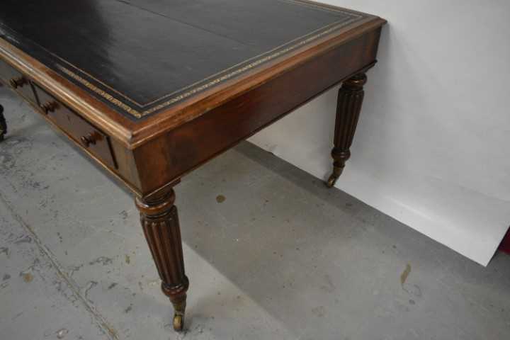 Large 19th century library table on reeded supports and castors - Image 4 of 13