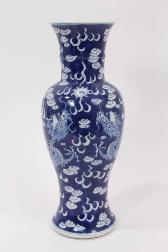 Chinese blue and white porcelain vase with dragon decoration and double ring mark to base - Image 5 of 7