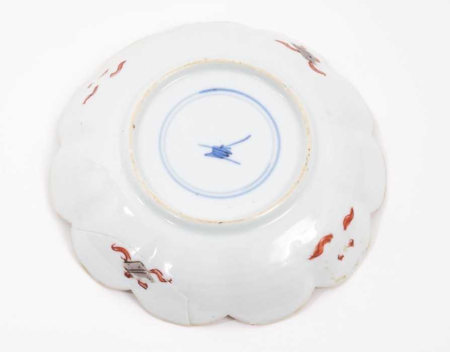 A Chinese famille verte tea bowl and saucer, Kangxi period, decorated with precious objects and ausp - Image 5 of 9