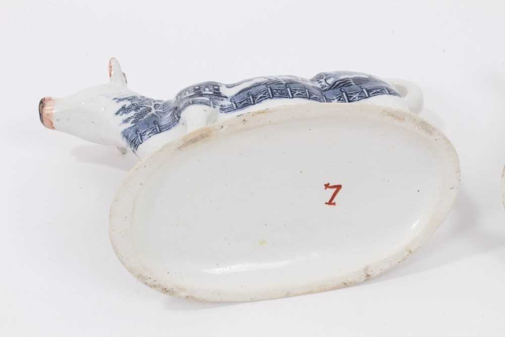 A pair of 19th century Staffordshire pottery Willow pattern cow creamers - Image 4 of 5