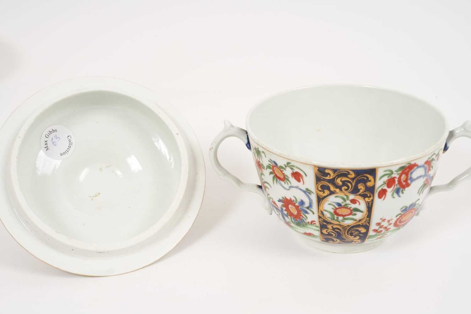 A rare Worcester two handled bowl and cover, in the Rich Queen’s pattern, circa 1770 - Image 2 of 4