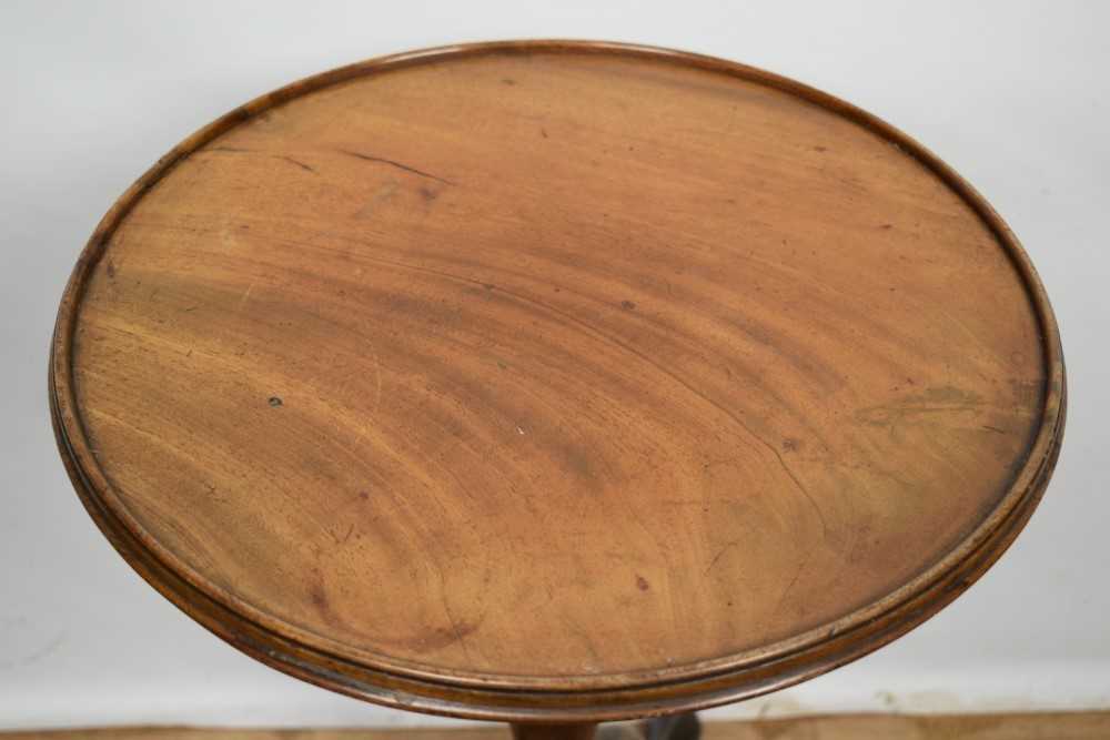 Georgian mahogany dished top wine table - Image 4 of 5