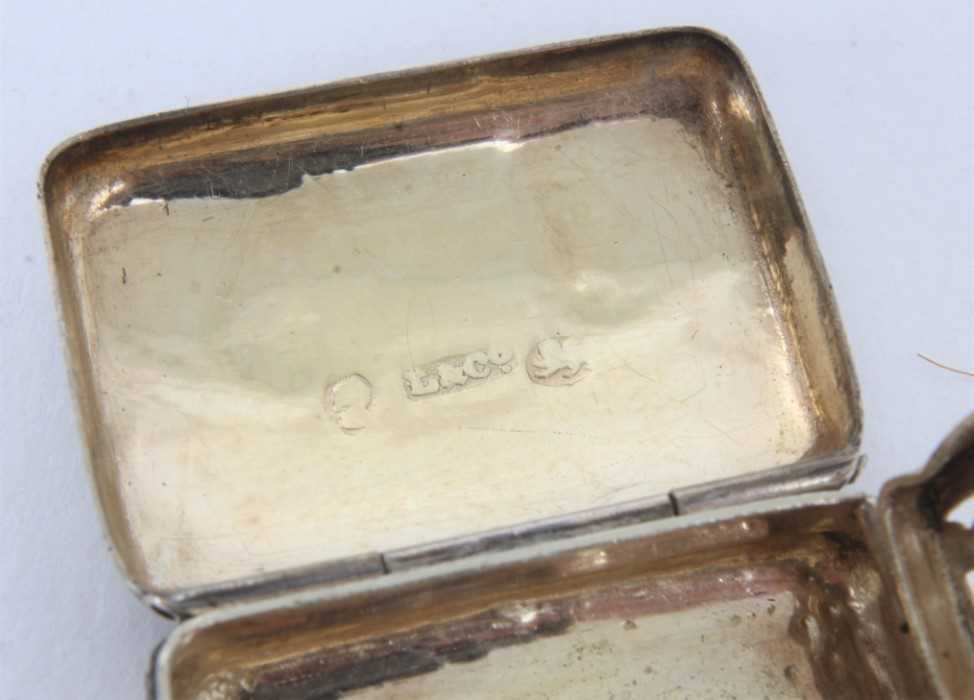 George IV silver vinaigrette, modelled as a hand bag, with engraved decoration and hinged cover, ope - Image 6 of 6