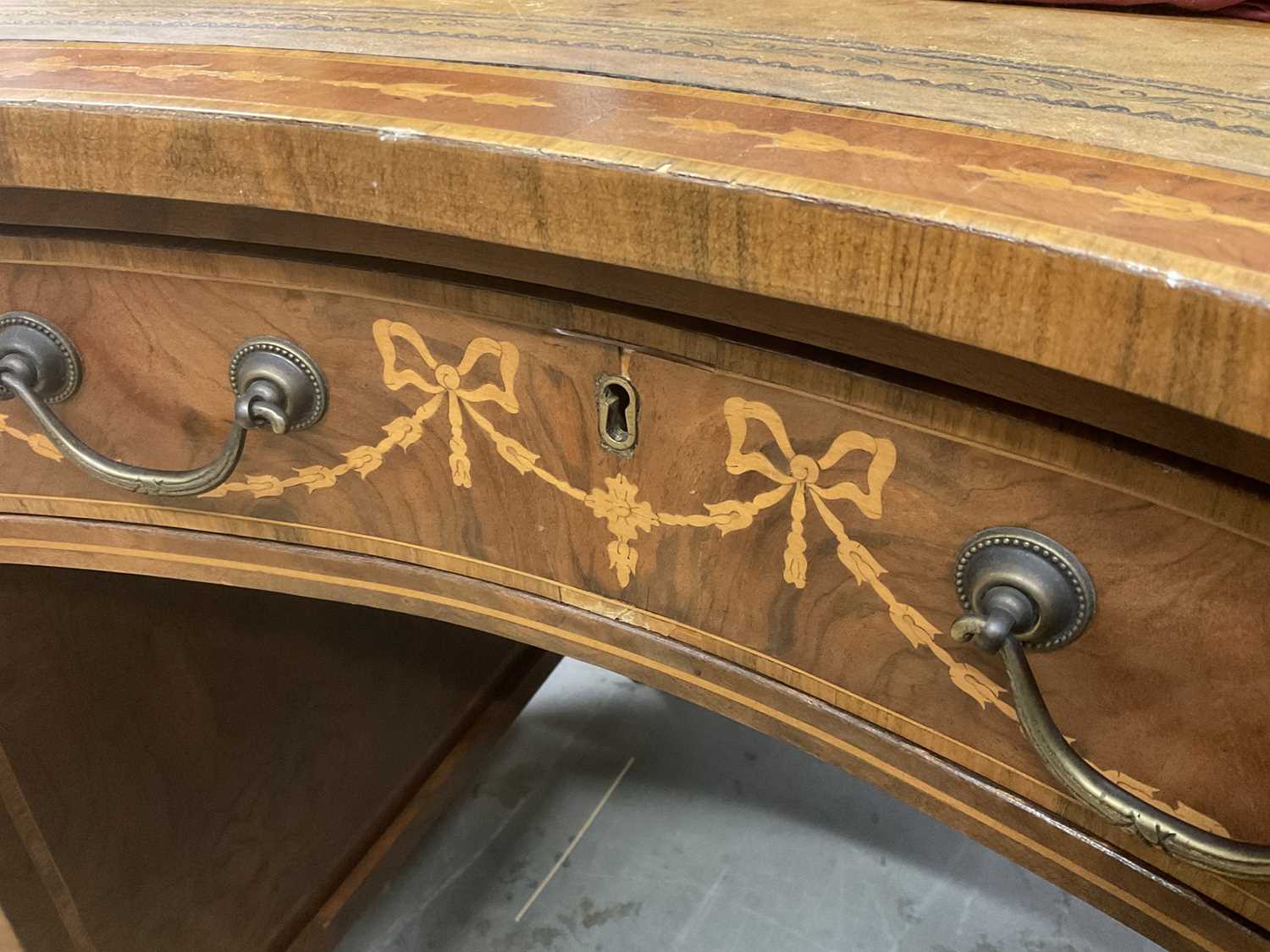 Edwardian style mahogany and marquetry inlaid kidney shaped desk - Image 16 of 21