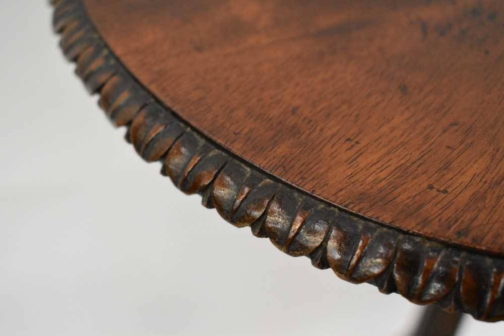 George III style mahogany tripod lamp table - Image 6 of 6