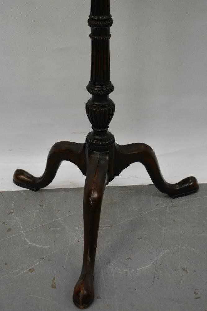 George III style mahogany tripod lamp table - Image 2 of 6