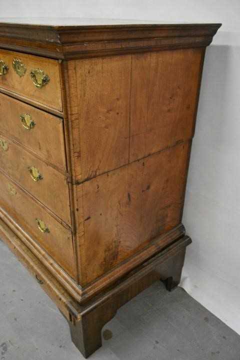 Early 18th century walnut and feather banded chest on stand - Image 4 of 10