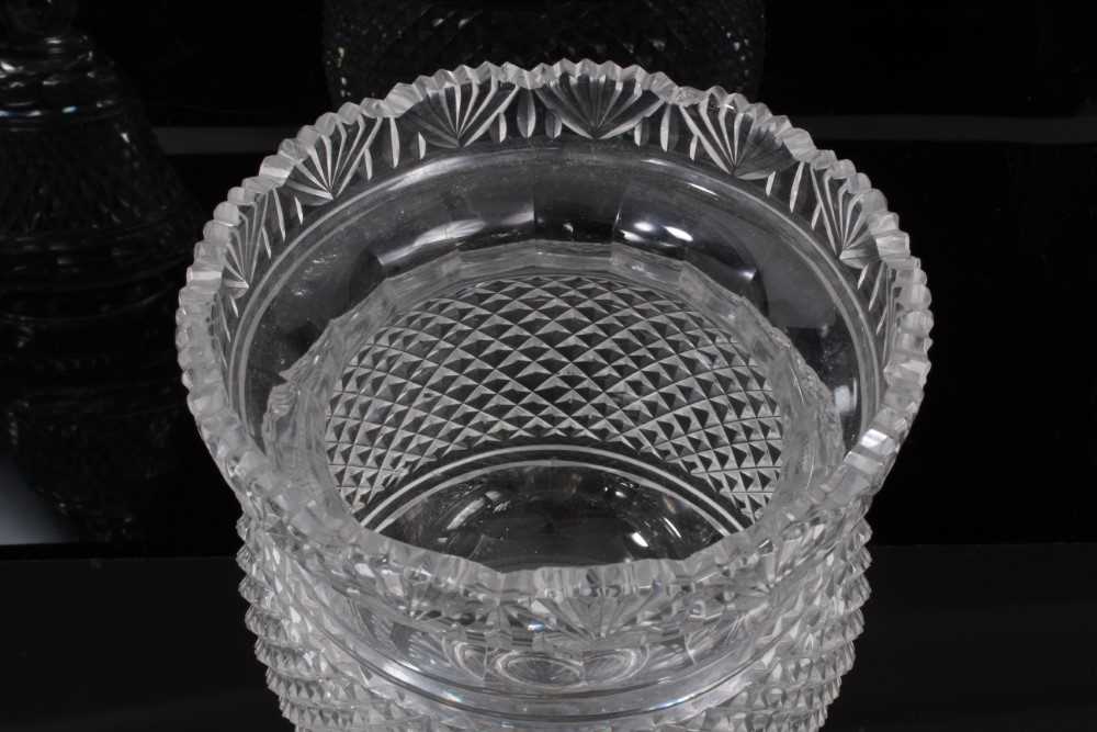 A large 19th century cut glass covered vase/bonbonniere, diamond and facet cut, the rim with fan-sha - Image 2 of 5