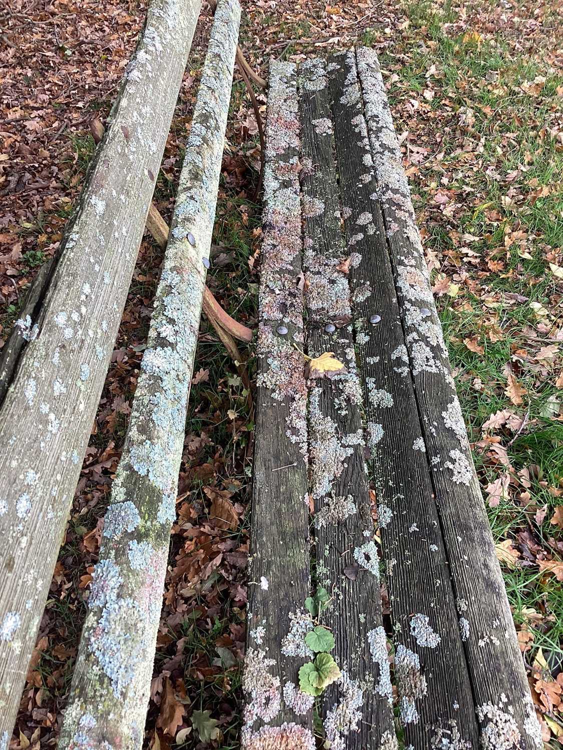 Set of three very long antique slatted and cast iron benches, on scrolled supports, 245cm long - Image 19 of 20