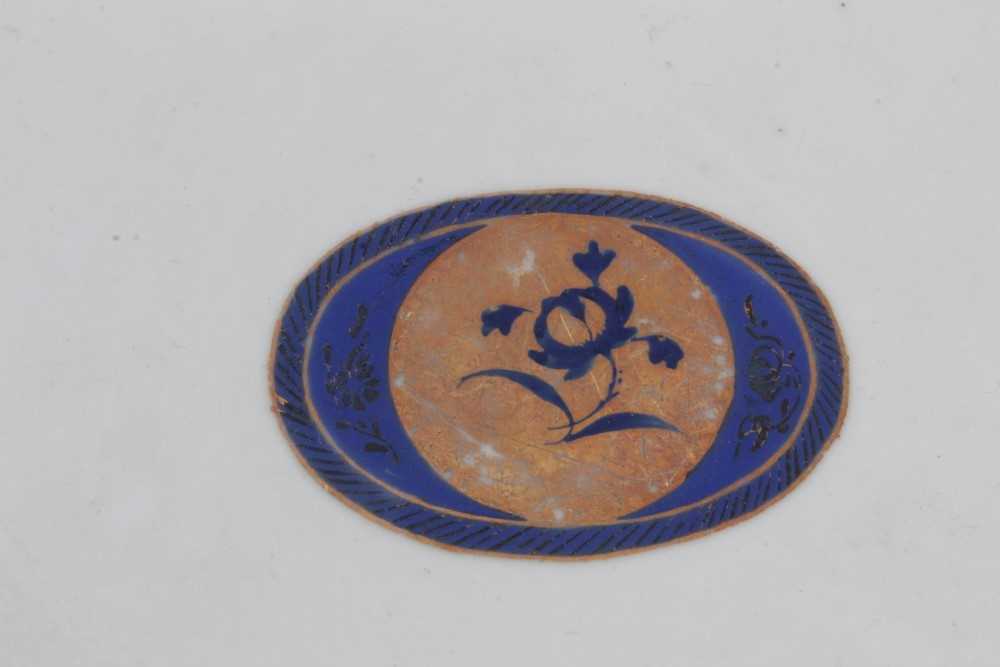 Set of four Chinese export porcelain plates - Image 4 of 7