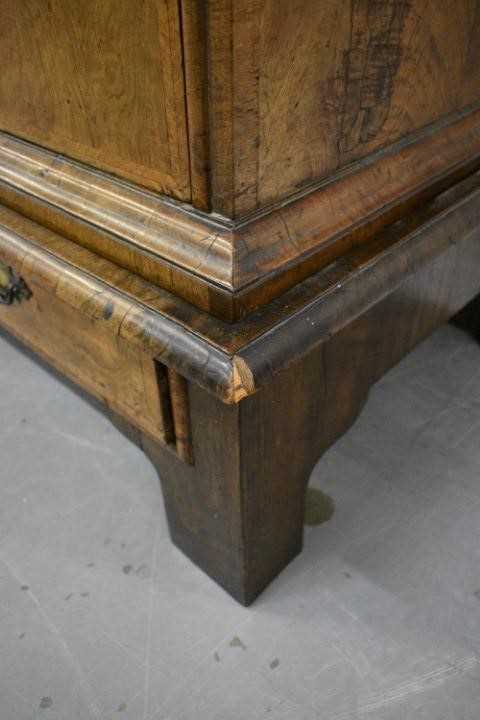 Early 18th century walnut and feather banded chest on stand - Image 9 of 10