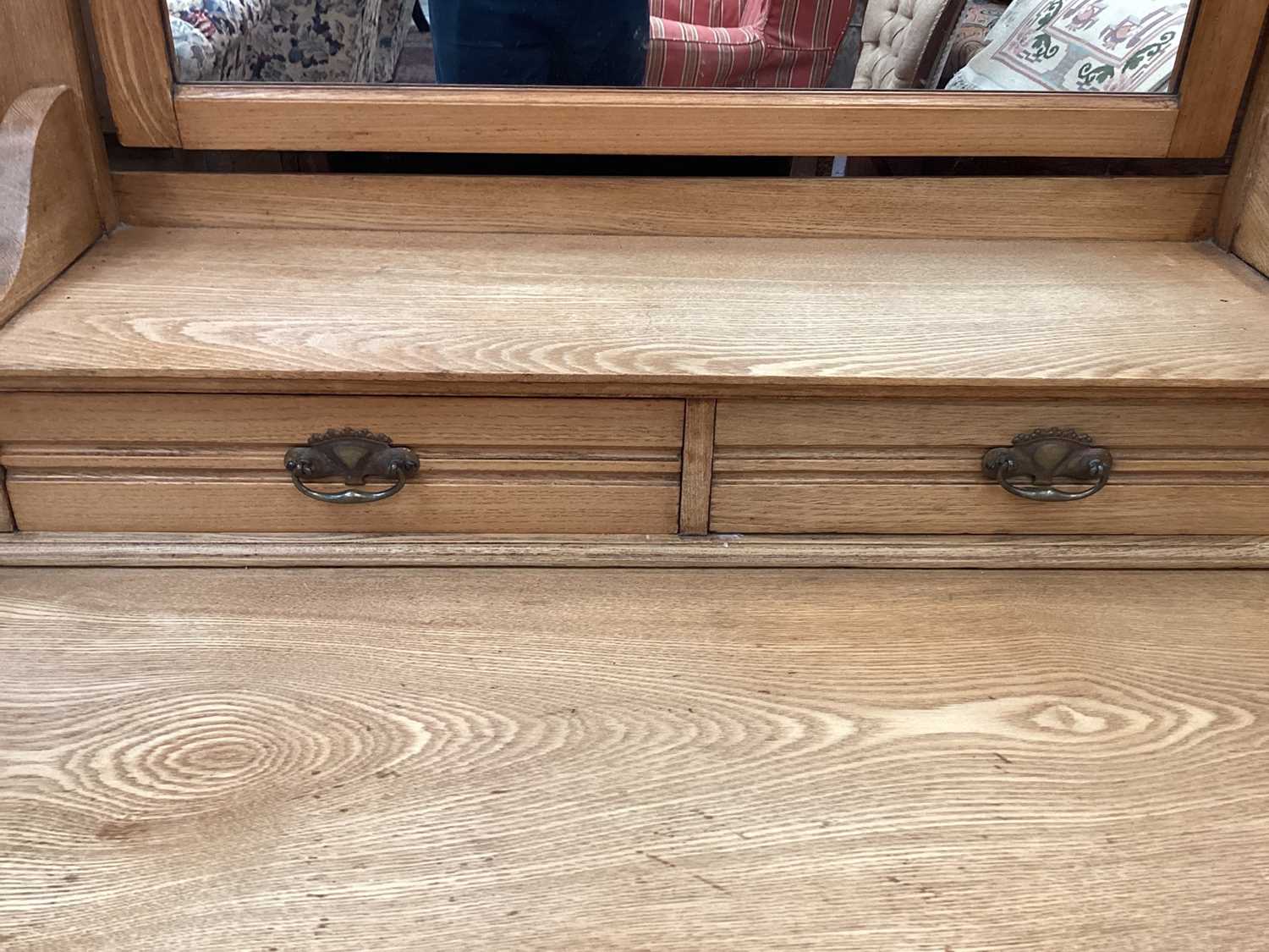 Edwardian golden oak dressing chest of three long drawers with raised mirror back containing a furth - Image 4 of 5