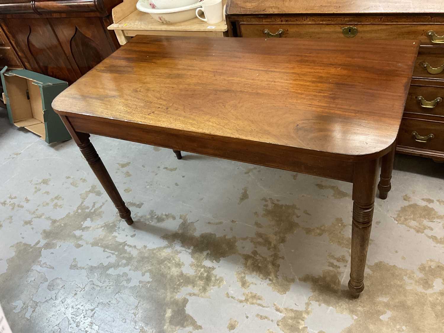 Edwardian two tier occasional table with shaped top on slender cabriole legs - Image 2 of 3