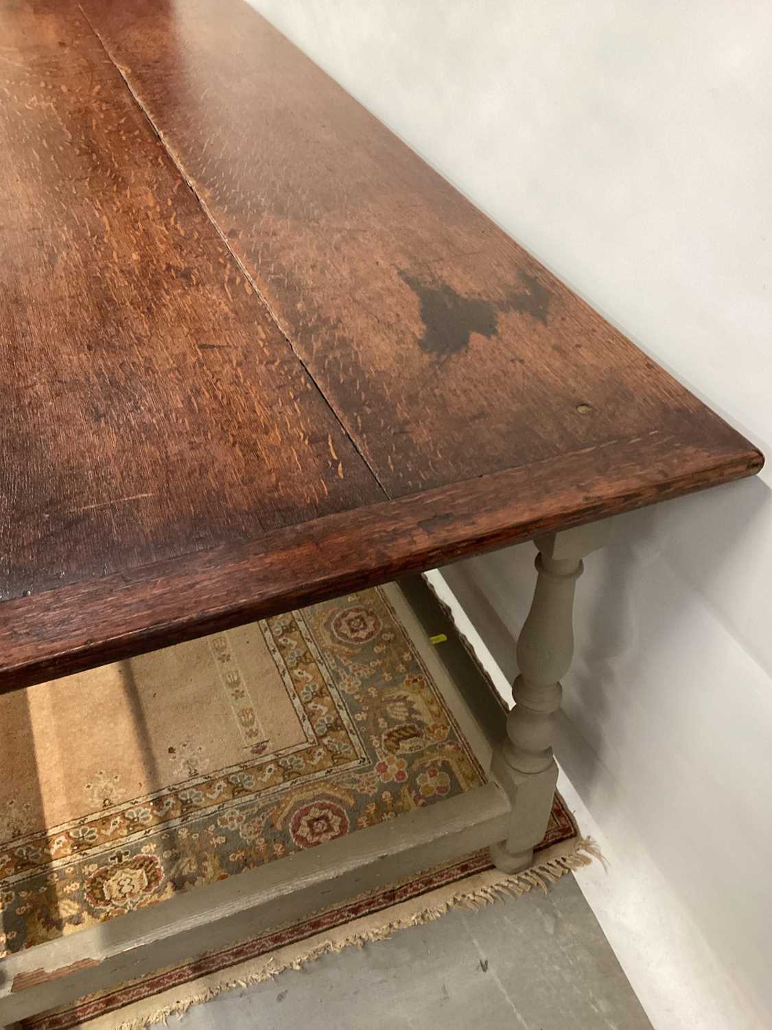 Antique country kitchen table with oak top and painted base - Image 7 of 10