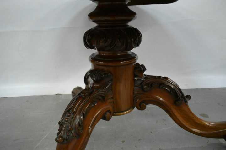 Victorian mahogany circular dining table and set of six dining chairs - Image 3 of 5