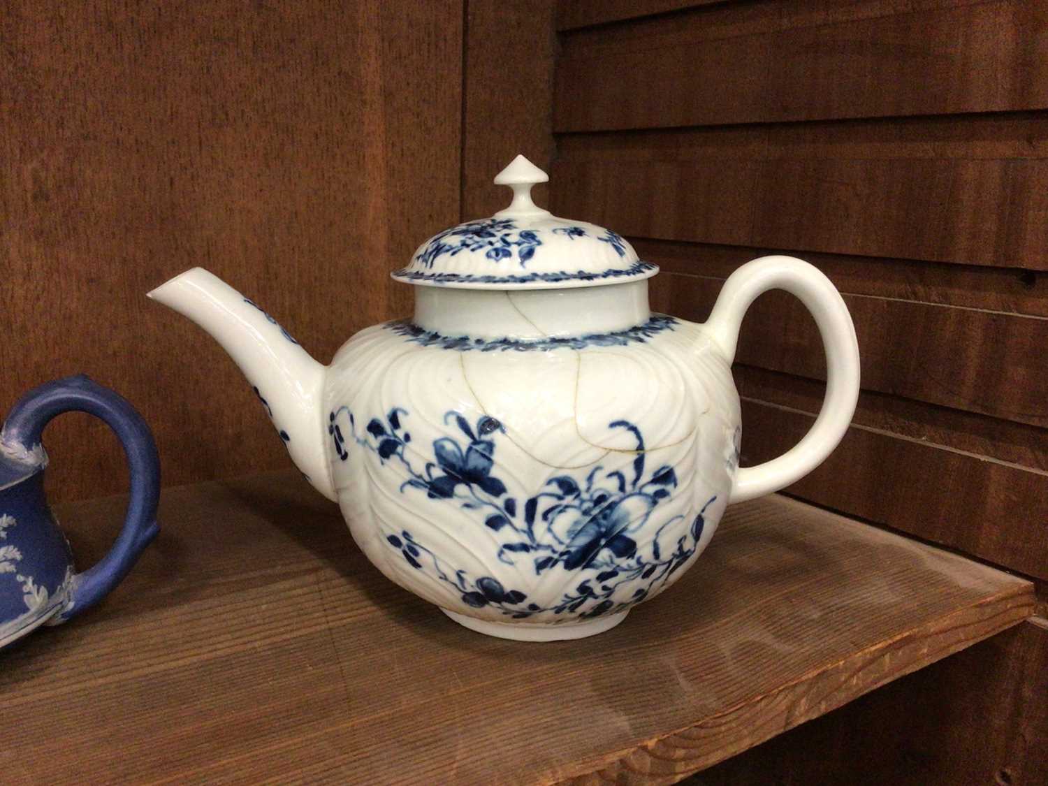 A Worcester blue and white teapot