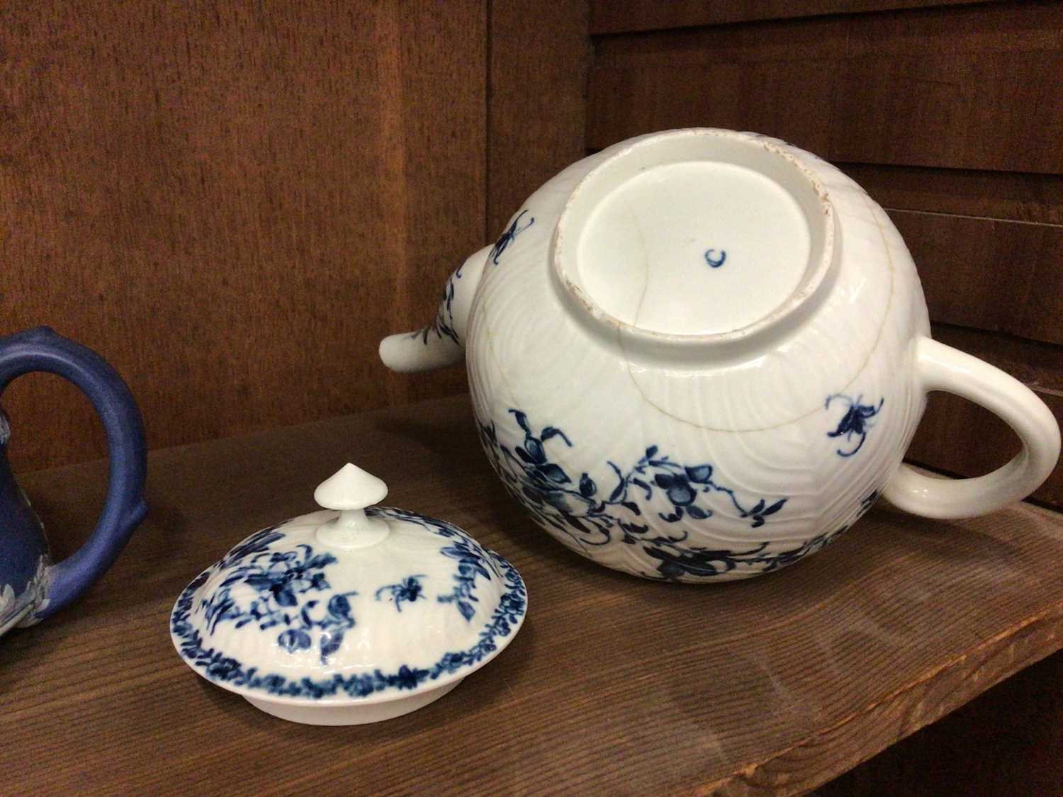 A Worcester blue and white teapot - Image 2 of 2