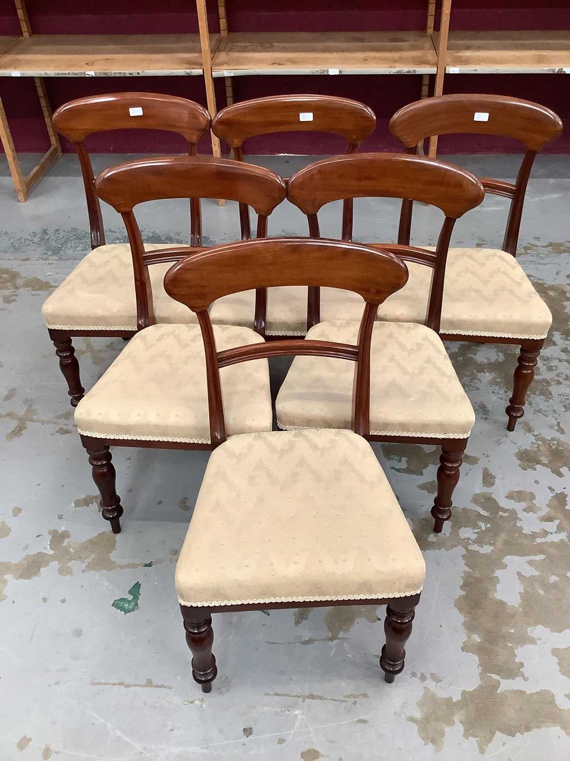 Victorian mahogany circular dining table and set of six dining chairs - Image 5 of 5