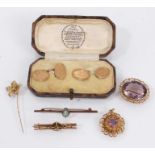 Pair of 9ct gold cufflinks in box, 9ct gold gem set pendant, three 9ct gold gem set brooches and 9ct