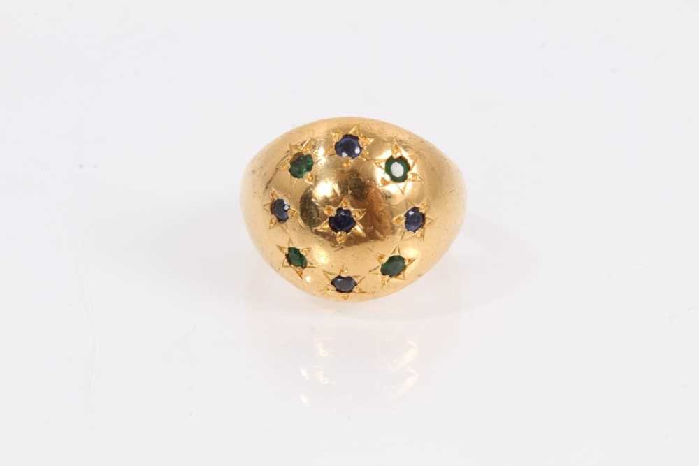 Eastern yellow metal dress ring set with sapphires and emeralds