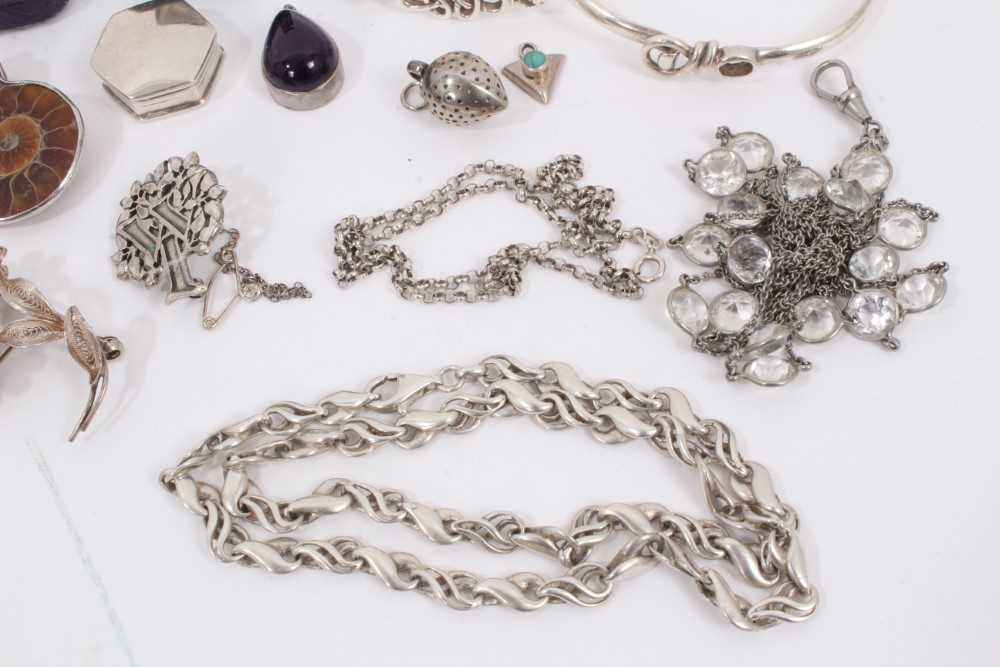 Group of silver jewellery and white metal jewellery - Image 7 of 7