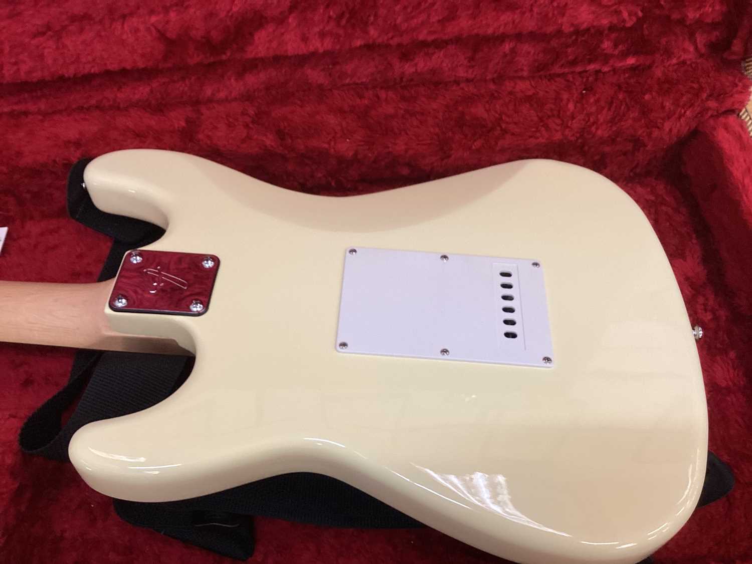 Fender Stratocaster cream electric guitar in case - Image 19 of 22