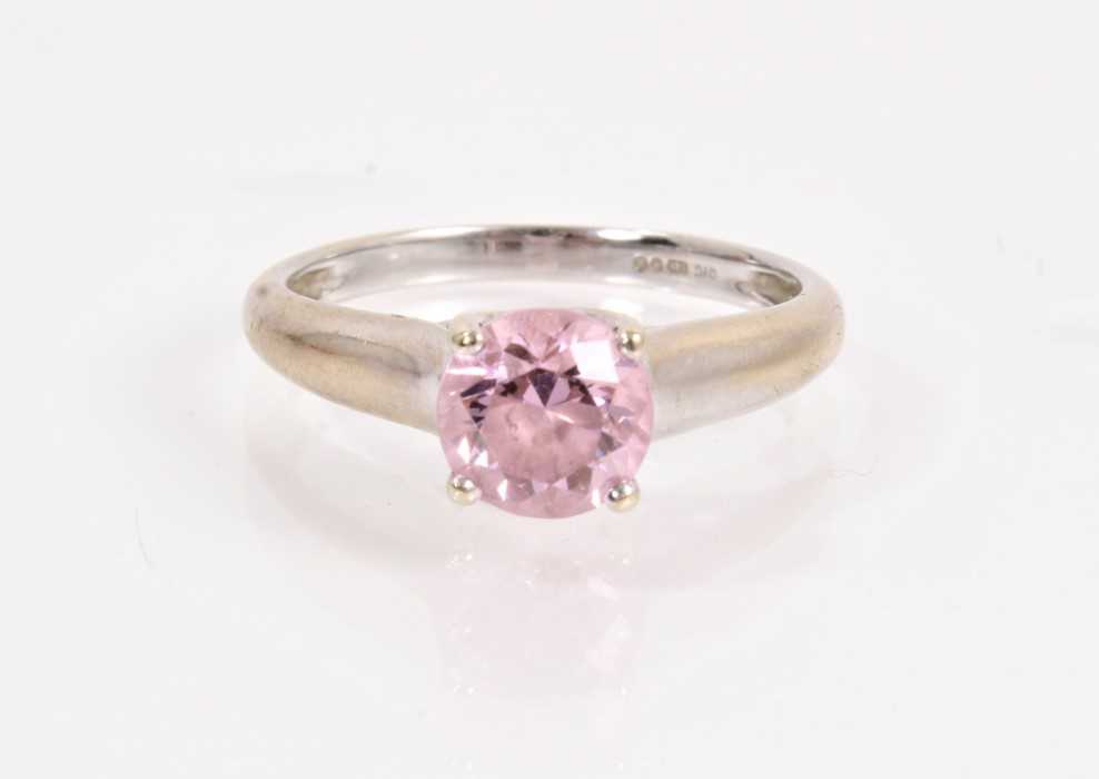 14ct white gold pink synthetic stone solitaire ring