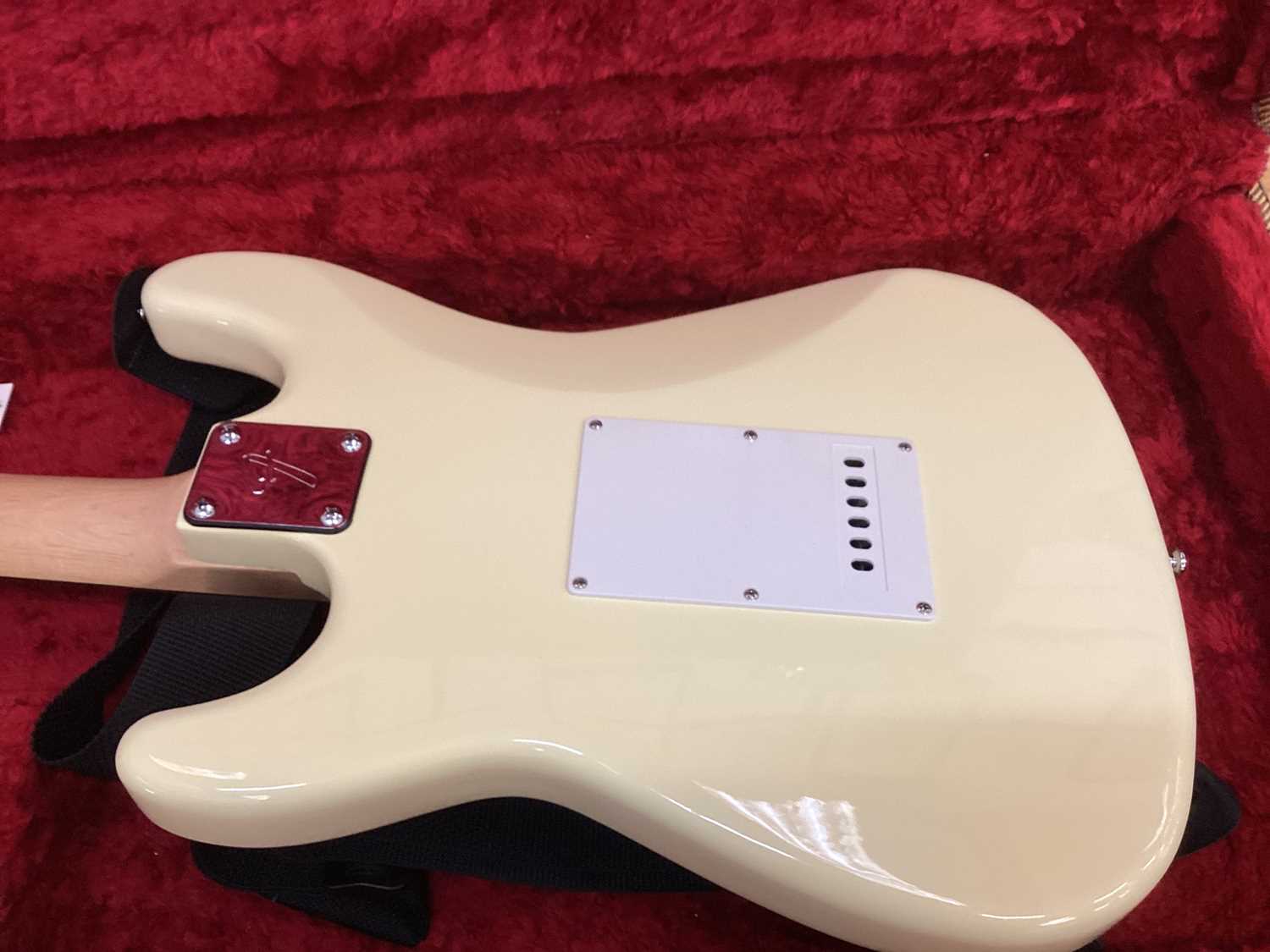 Fender Stratocaster cream electric guitar in case - Image 8 of 22