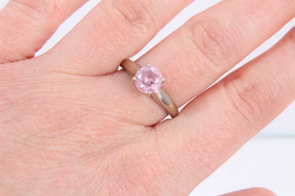 14ct white gold pink synthetic stone solitaire ring - Image 3 of 3