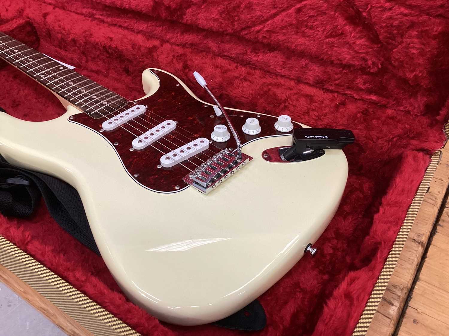 Fender Stratocaster cream electric guitar in case - Image 6 of 22