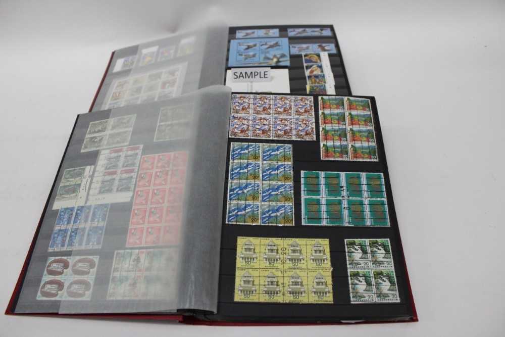 Stamps GB and World selection in stockbooks, mint and used, ideal for thematic issues and banknotes