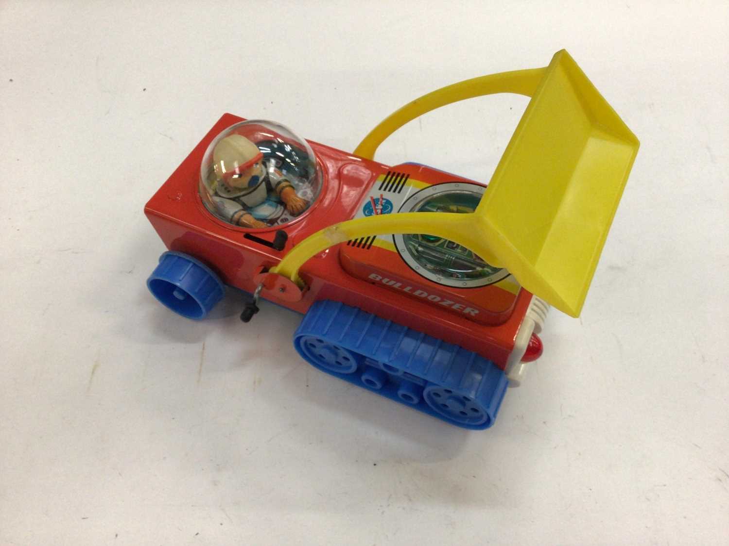 Battery operated Mystery Action Lunar bulldozer tinplate model in original box - Image 3 of 4