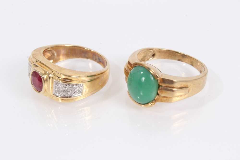 9ct gold oval mixed cut ruby ring with diamond set shoulders and 9ct gold chrysoprase cabochon ring - Image 2 of 3