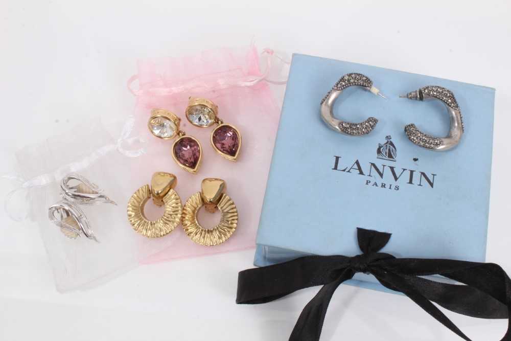 Two pairs of 1980s Givenchy gilt metal clip on earrings, pair of Sarah Coventry clip on earrings and