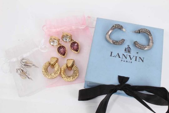 Two pairs of 1980s Givenchy gilt metal clip on earrings, pair of Sarah Coventry clip on earrings and - Image 1 of 6