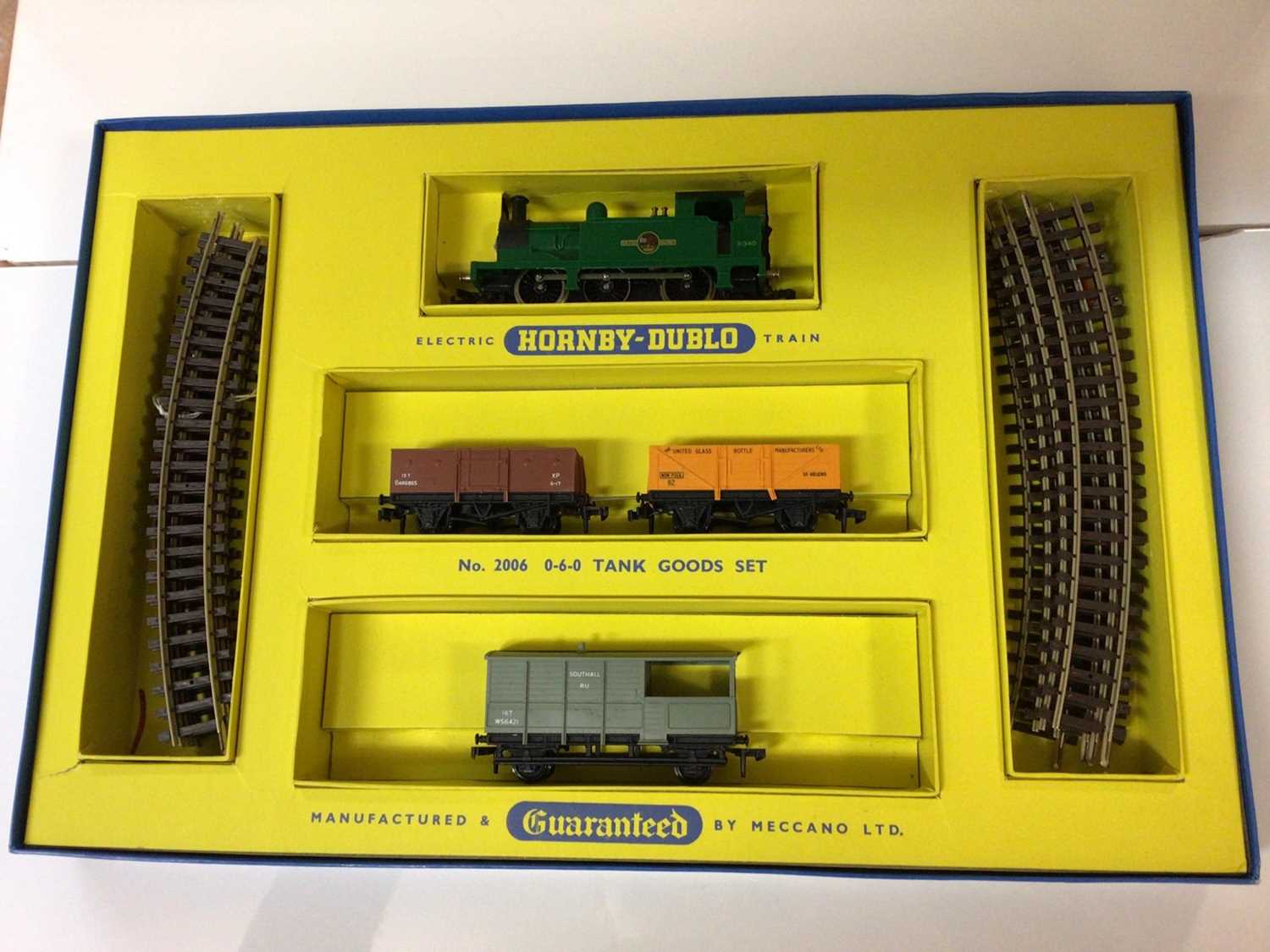 Hornby Duplo OO gauge Set 2006 2 rail train pack with BR green 0-6-0 tank locomotive, three wagons a - Image 2 of 4