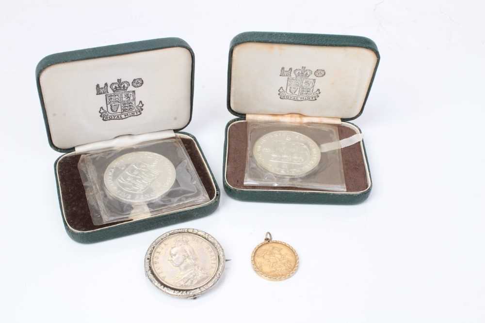 G.B. - Mixed coinage to include Victoria OH Sovereign 1895M GF (N.B. In 9ct gold ring mount, total w