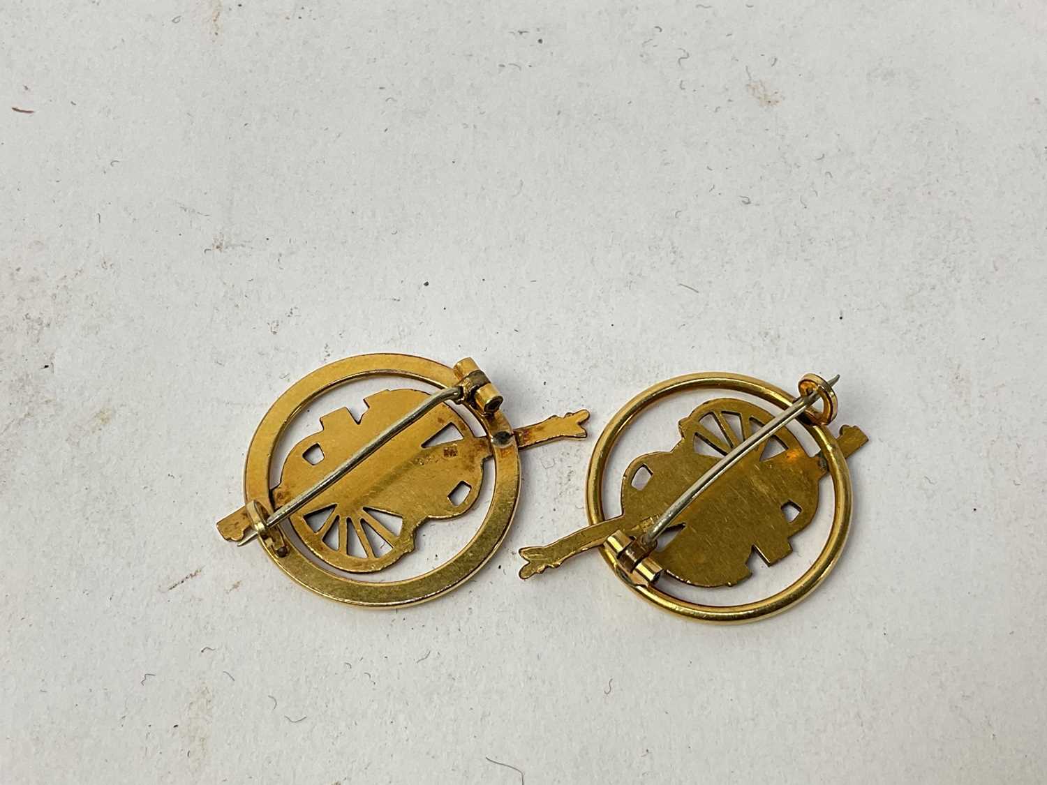 Two First World War French yellow metal sweetheart brooches in the form of gun carriages, one marked - Image 2 of 2