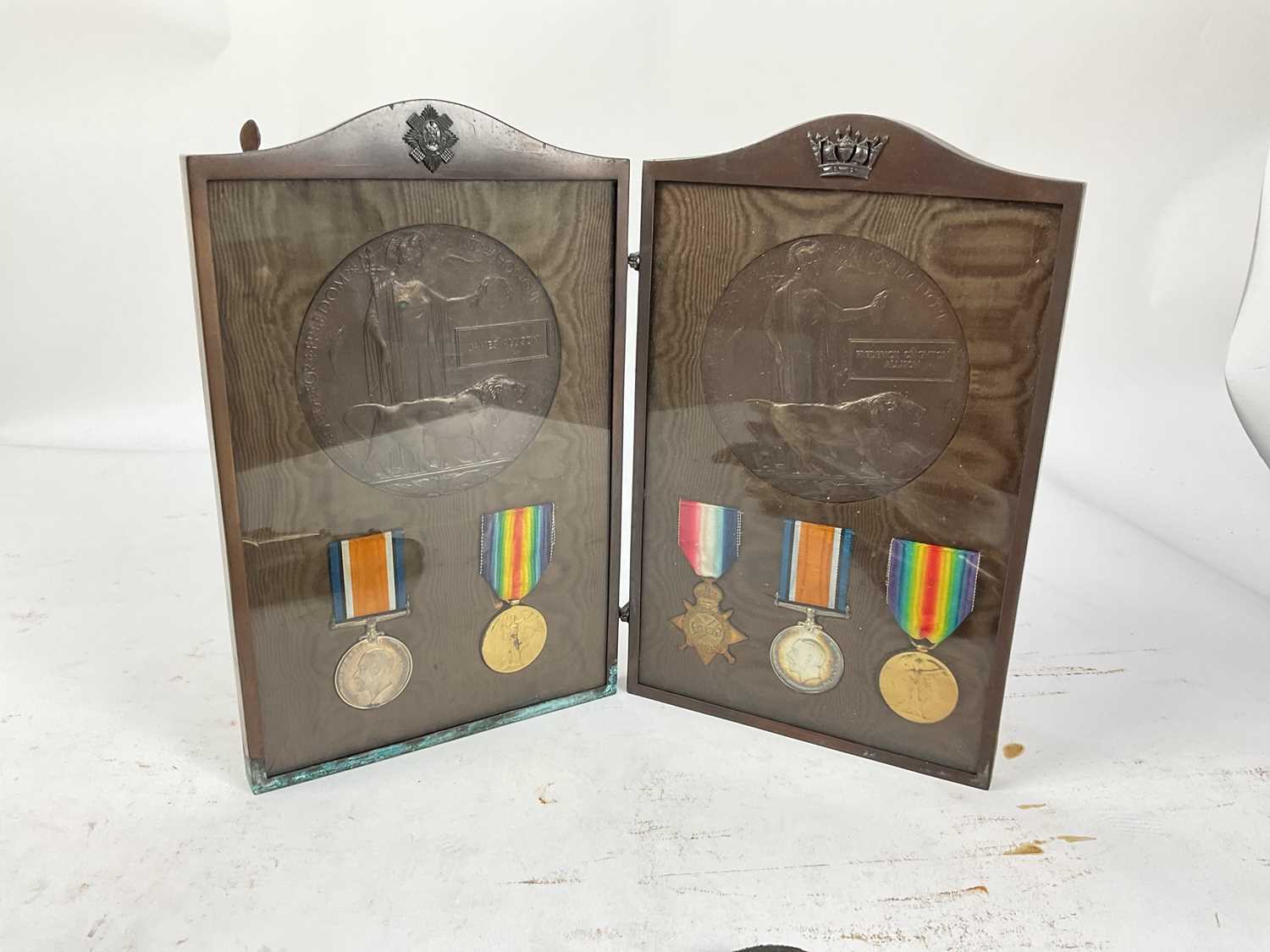 First World War family medals and memorial plaques relating to the Allison family, comprising Memori