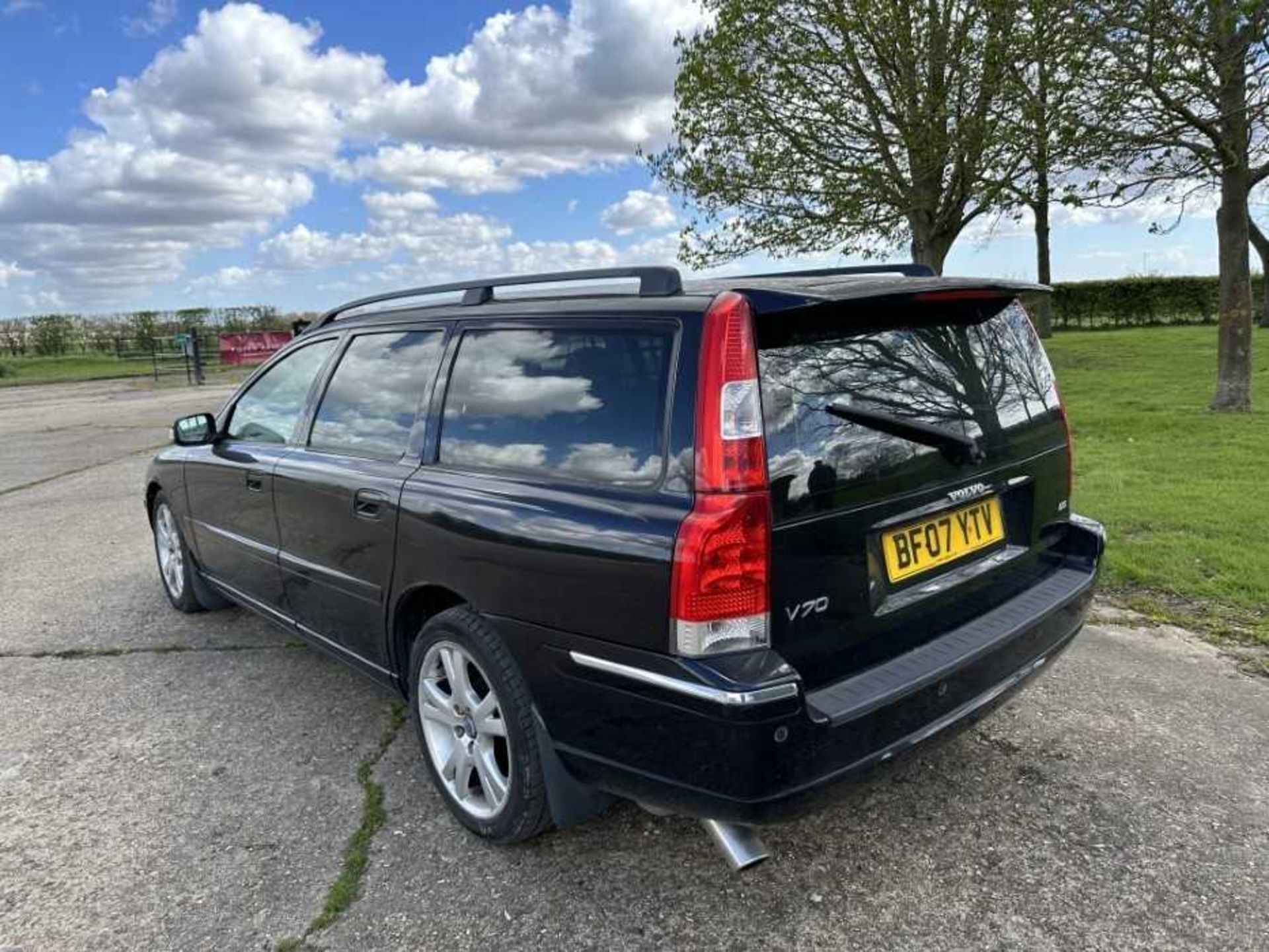 2007 (07) Volvo V70 D5 Auto Estate, reg. no. BF07 YTV. - Image 4 of 18